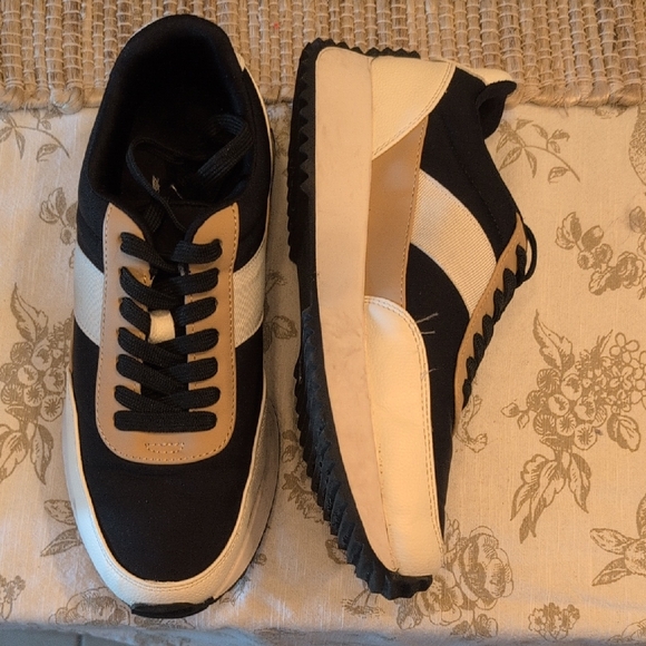 Dolce Vita Shoes - DOLCE VITA BETTIE SNEAKER SIZE 8.5